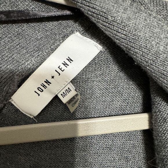 John + Jenn gray laced back cardigan size medium - Picture 4 of 5